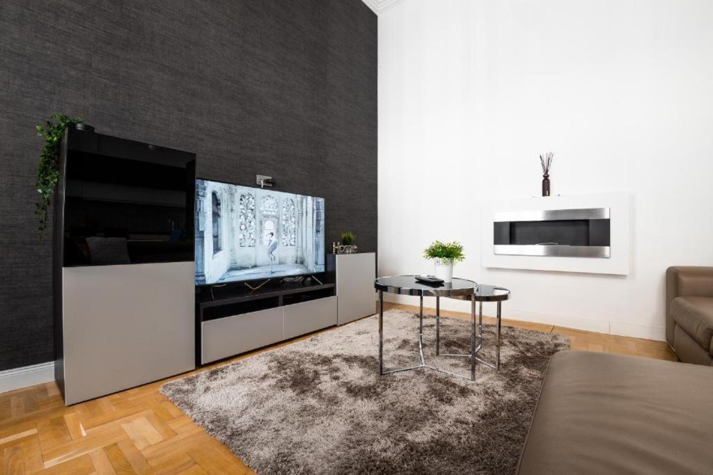 Deluxe Quentin Home Next To The Fashion Street Budapest Exterior foto